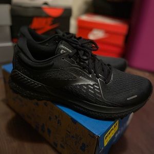 Brooks Adrenaline